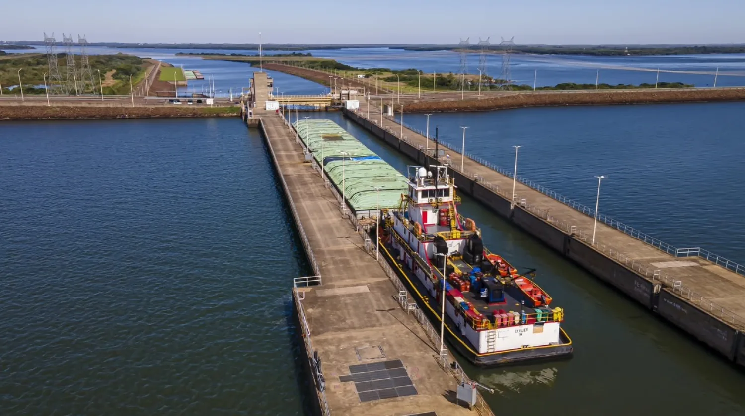 Yacyretá rehabilitó por completo la esclusa de navegación y restableció el tránsito fluvial