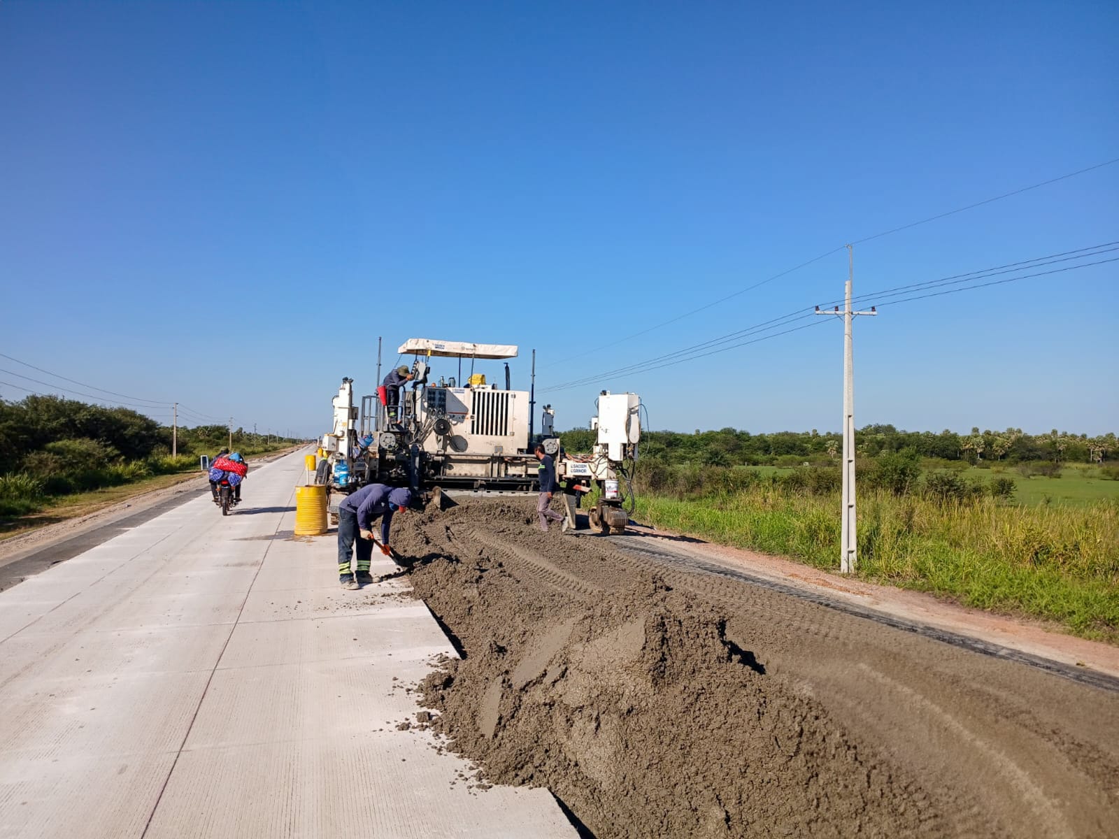 La primera ruta de hormigón de Paraguay ya supera los 14 kilómetros construidos