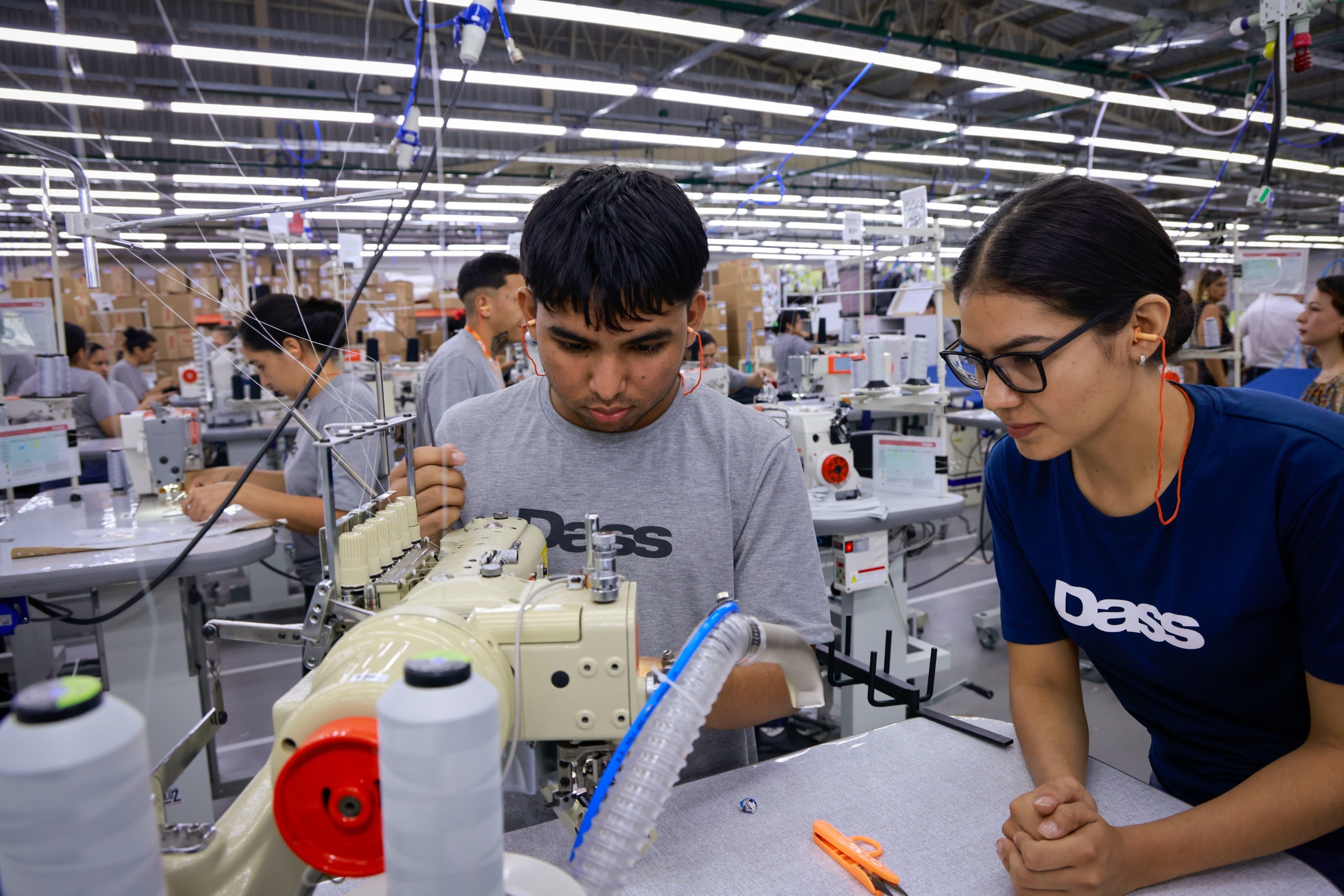 Paraguay mantiene una mayoría de población en edad productiva, según el INE