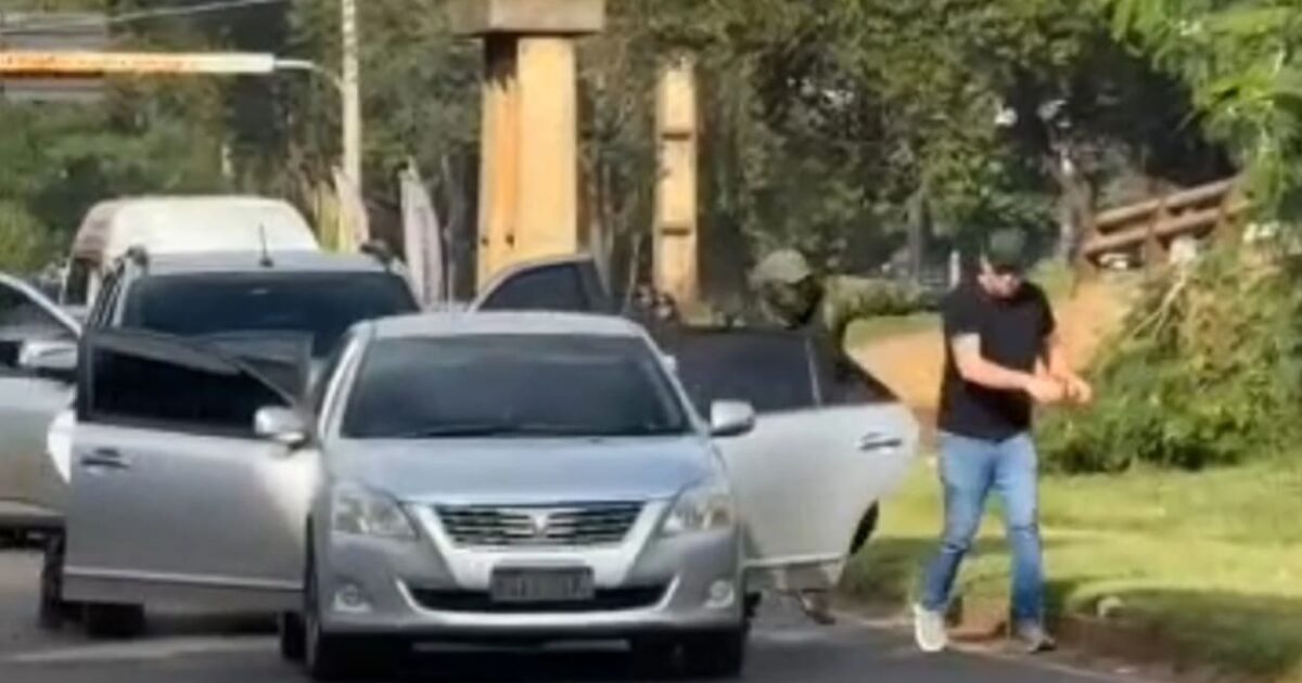 Asaltantes tomaron como rehenes a dos brasileños y robaron 800 celulares en Ciudad del Este