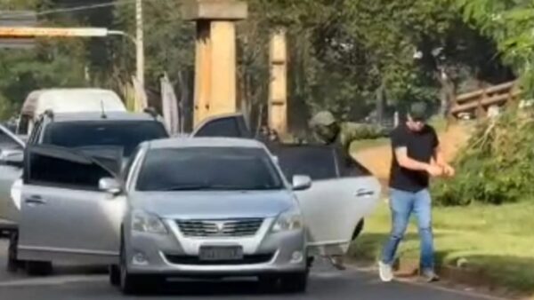 Asaltantes tomaron como rehenes a dos brasileños y robaron 800 celulares en Ciudad del Este