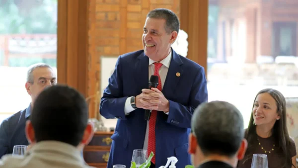 Horacio Cartes confirmó que buscará la reelección como presidente de la ANR