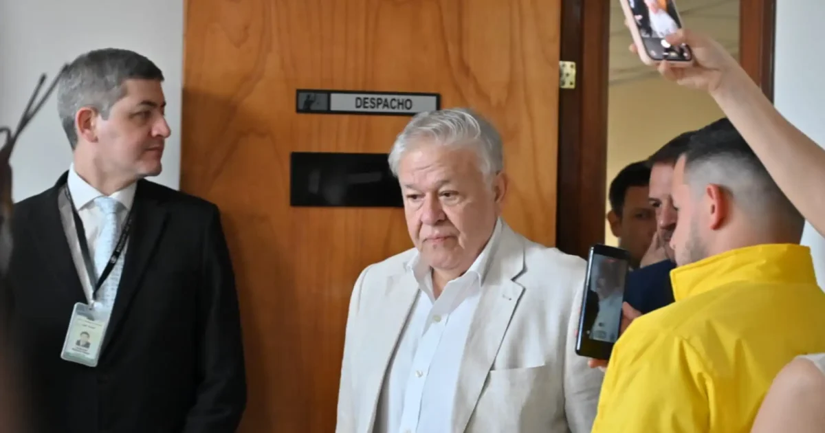 Ex titular del IPS Jorge Brítez se presentó ante la Justicia tras ser imputado por lesión de confianza
