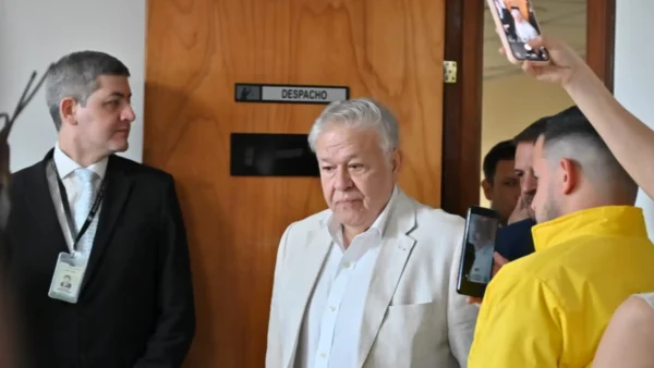 Ex titular del IPS Jorge Brítez se presentó ante la Justicia tras ser imputado por lesión de confianza