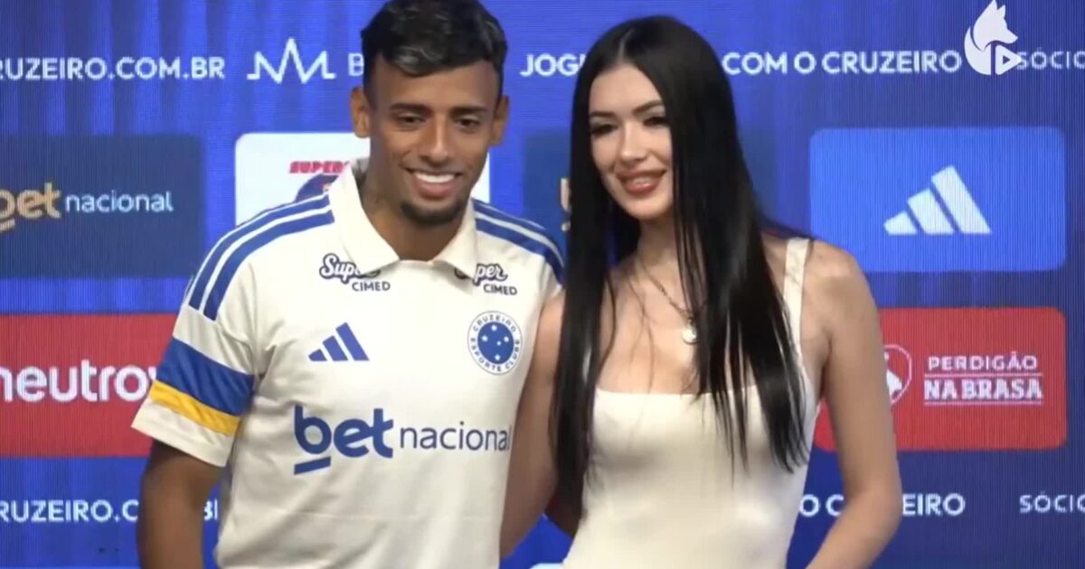 Luciano Rodríguez fue presentado en Cruzeiro y protagonizó un momento viral con su novia
