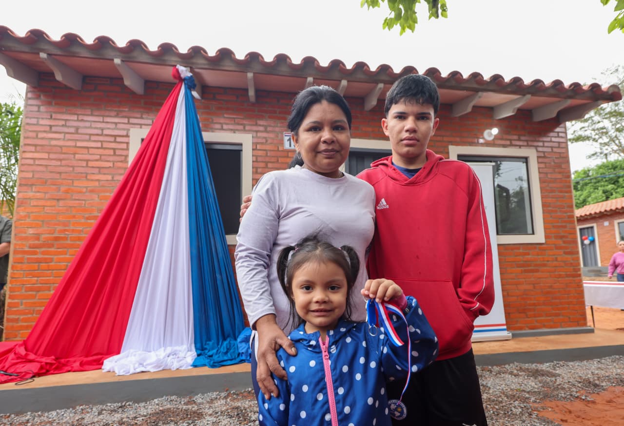 Gobierno completa 33.620 viviendas dignas entregadas a familias paraguayas