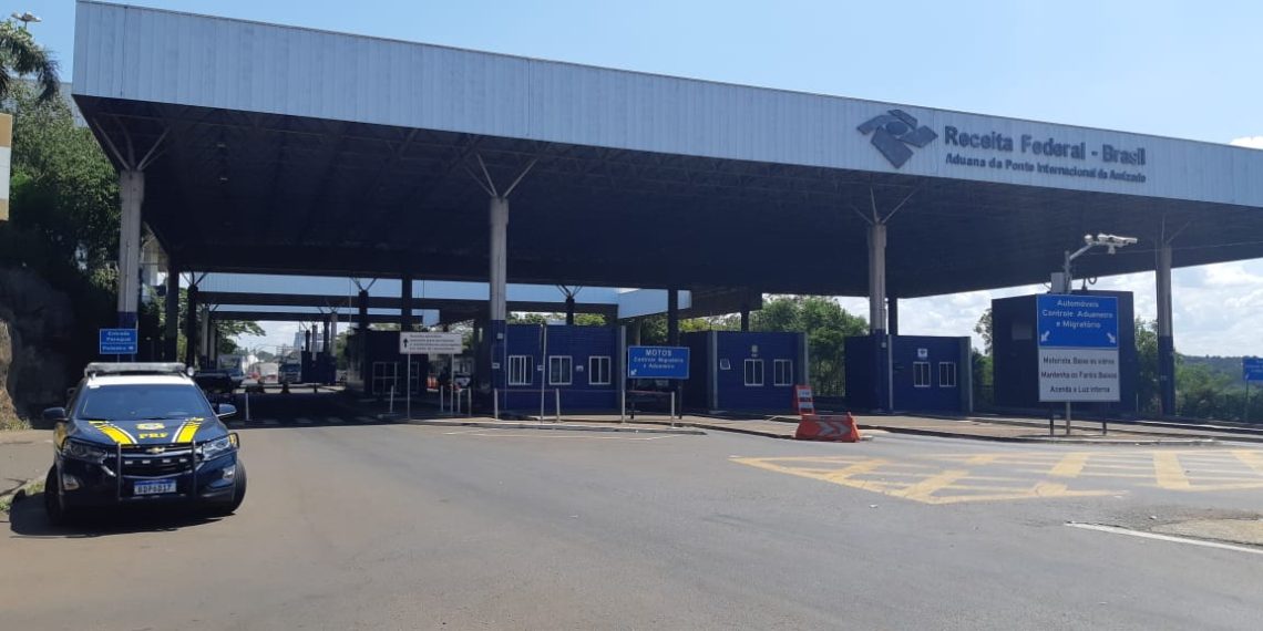 Black Friday en Ciudad del Este: Brasil evalúa abrir un carril extra en el Puente de la Amistad