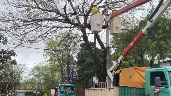 Municipalidad de Cambyretã coordina con la ANDE la reposición del servicio eléctrico