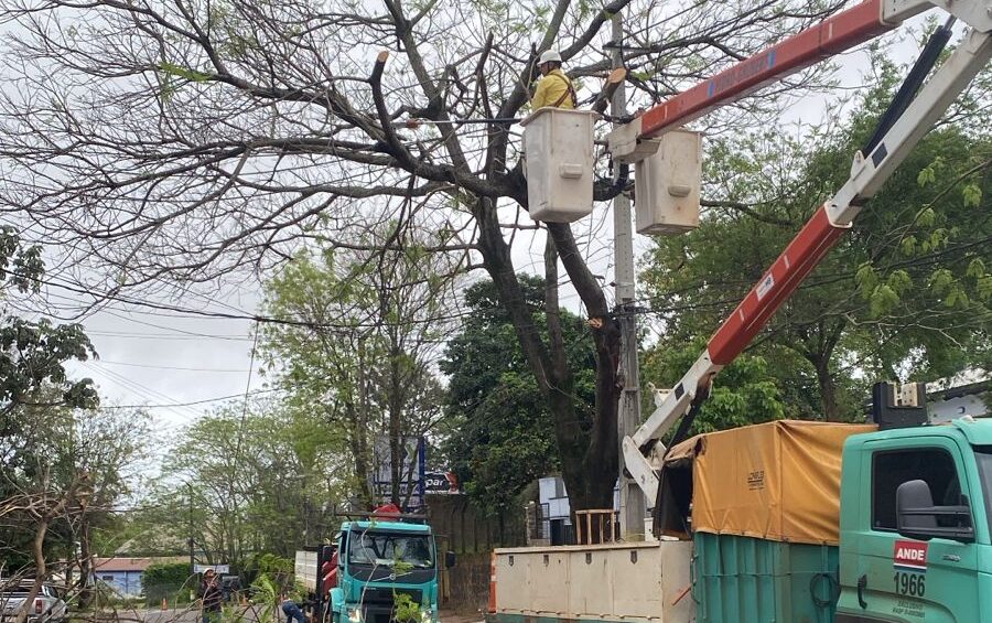 Municipalidad de Cambyretã coordina con la ANDE la reposición del servicio eléctrico