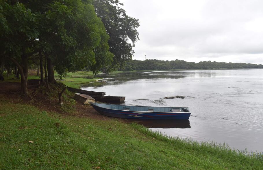 Tragedia en Ayolas: un joven pescador murió tras ser alcanzado por un rayo mientras aseguraba su bote
