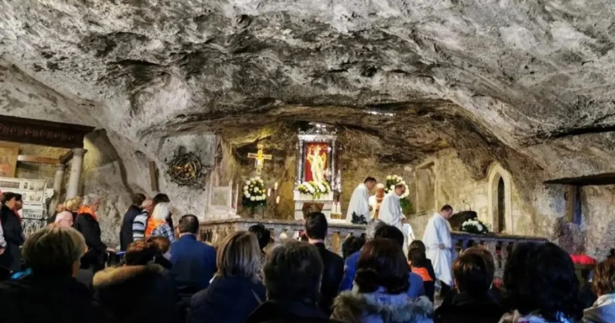 La espada de San Miguel Arcángel saldrá por primera vez de Italia y llegará a Paraguay