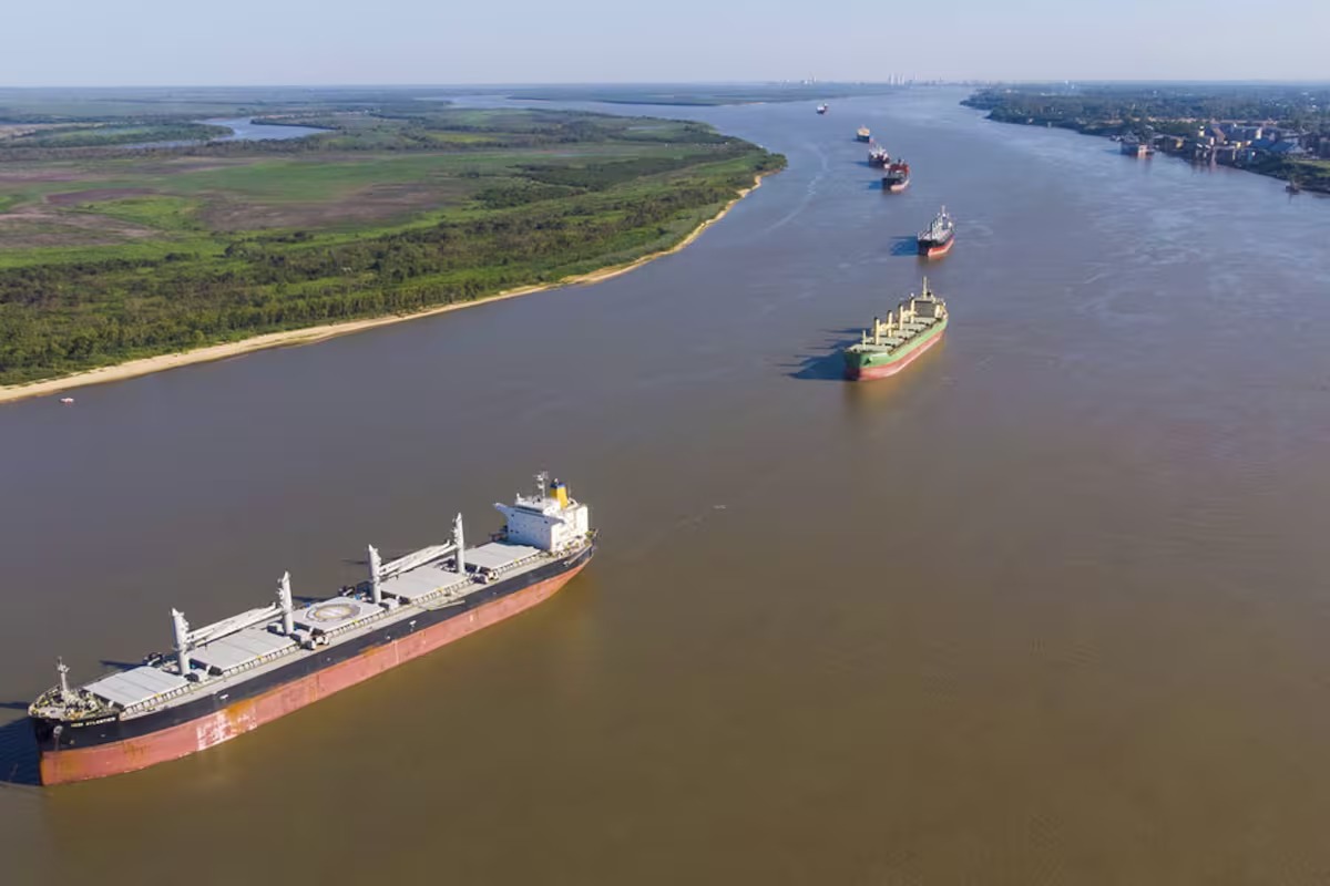 Concesionaria comenzó a operar la Hidrovía, principal corredor fluvial de exportación, por 25 años