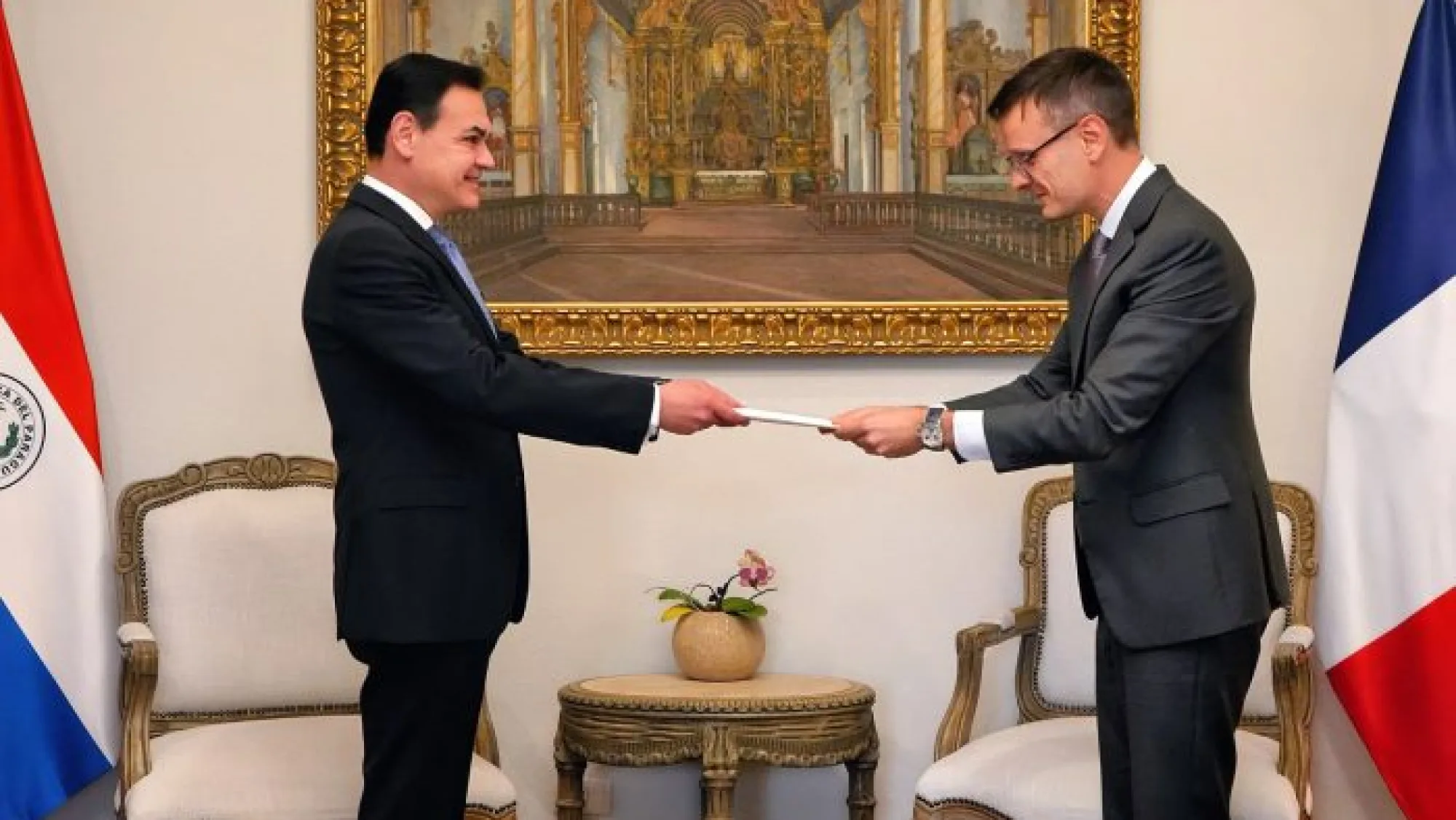Nuevo embajador de Francia en Paraguay presentó sus cartas credenciales ante la Cancillería