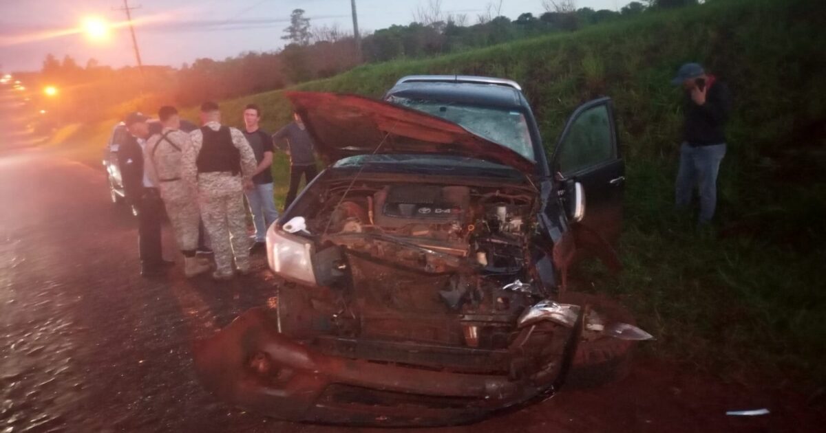 Bella Vista: explotó un neumático, perdió el control de su camioneta y terminó volcando
