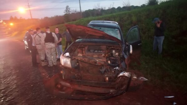 Bella Vista: explotó un neumático, perdió el control de su camioneta y terminó volcando