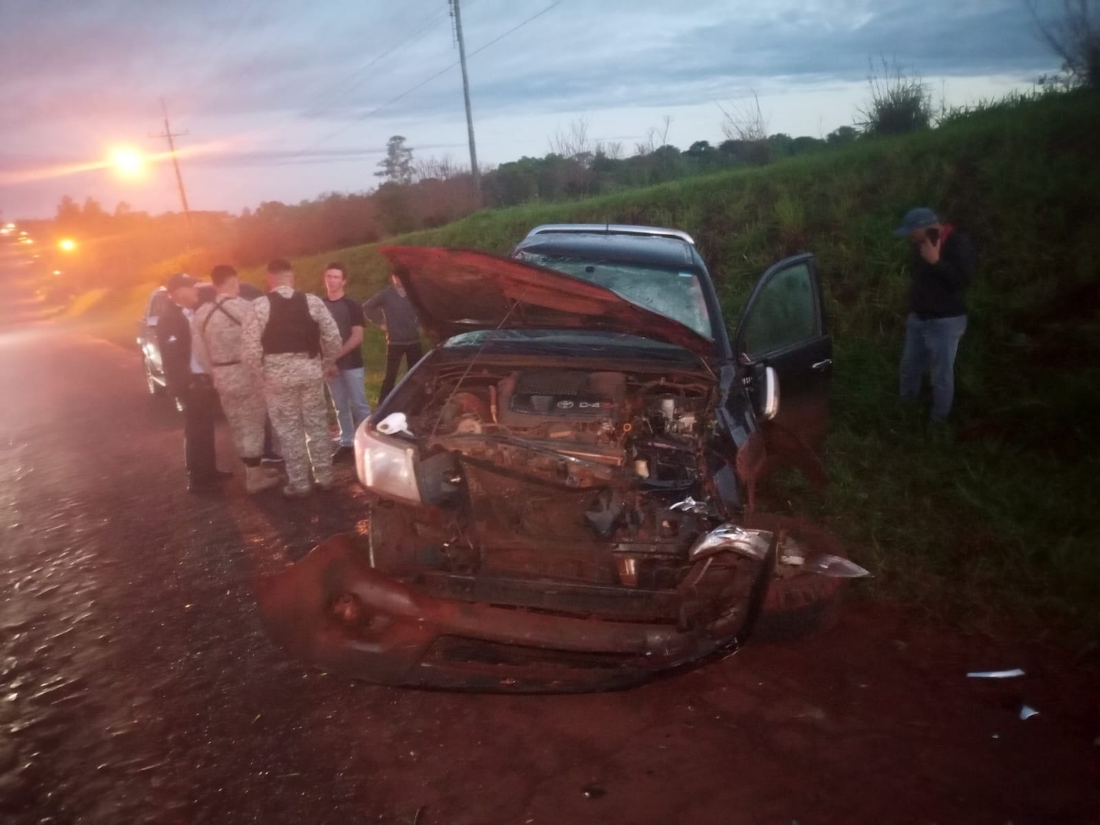 Bella Vista: explotó un neumático, perdió el control de su camioneta y terminó volcando