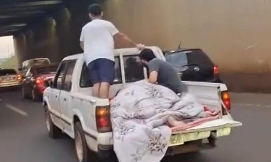 Indignación en Ciudad del Este por el traslado de una paciente en la carrocería de una camioneta
