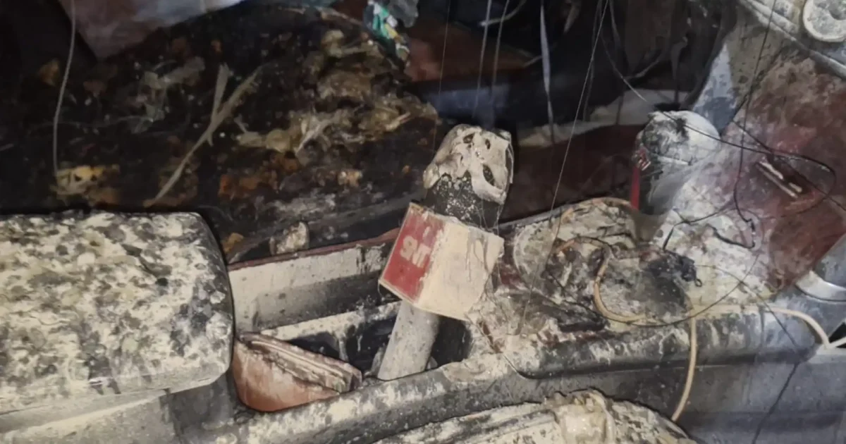 Encapuchado ingresó a la casa de un periodista y prendió fuego a su vehículo en Yasy Cañy