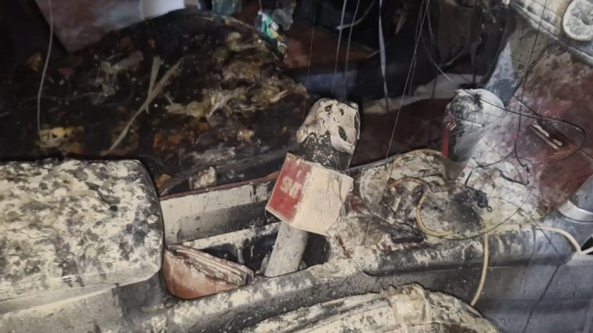 Encapuchado ingresó a la casa de un periodista y prendió fuego a su vehículo en Yasy Cañy
