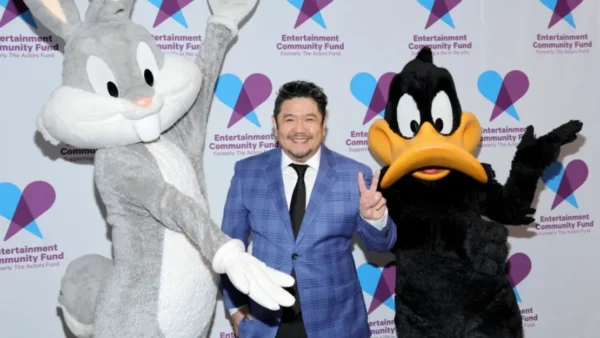Murió Eric Bauza a los 46 años, la voz actual de Bugs Bunny y el Pato Lucas