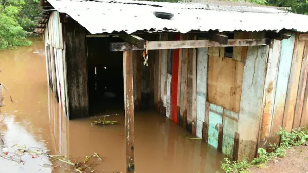 Crecida del Paraná en Ciudad del Este: ya evacuaron a 41 familias