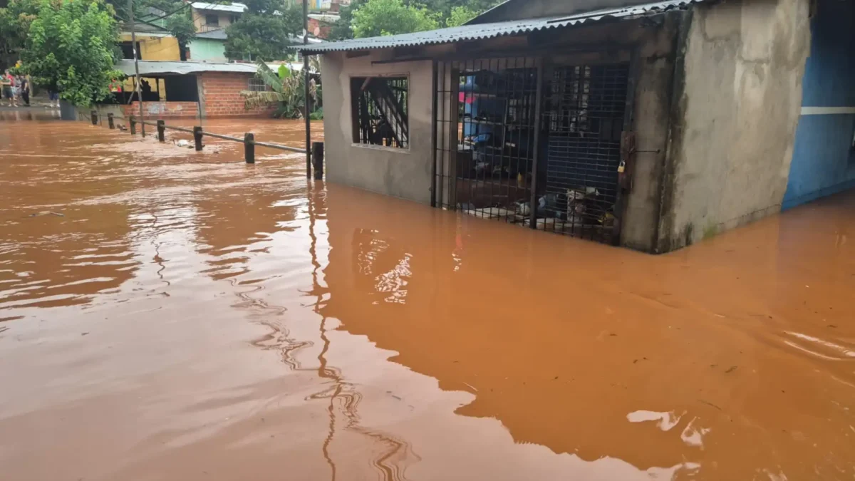 Itaipú prevé que el río Paraná alcance hoy la cota de 121 metros sobre el nivel del mar