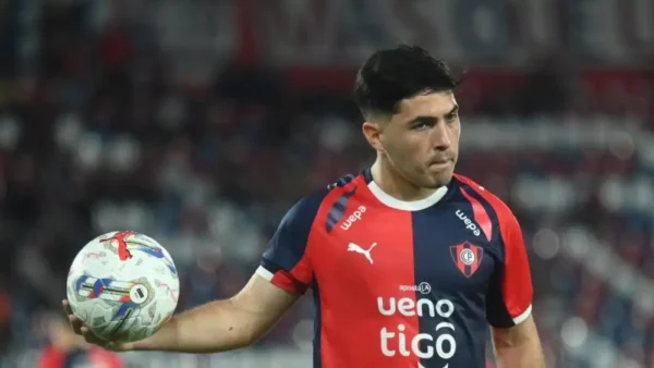 Cerro Porteño sancionó a Ignacio Aliseda tras ser visto jugando al pádel