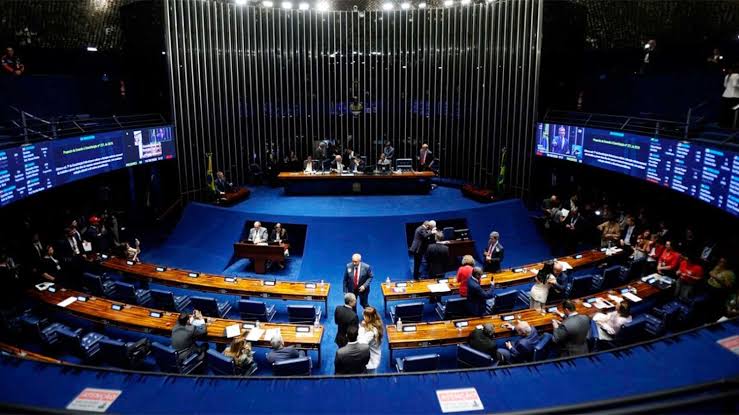 Brasil: Senado aprueba reducir de 44 a 40 horas la jornada laboral semanal
