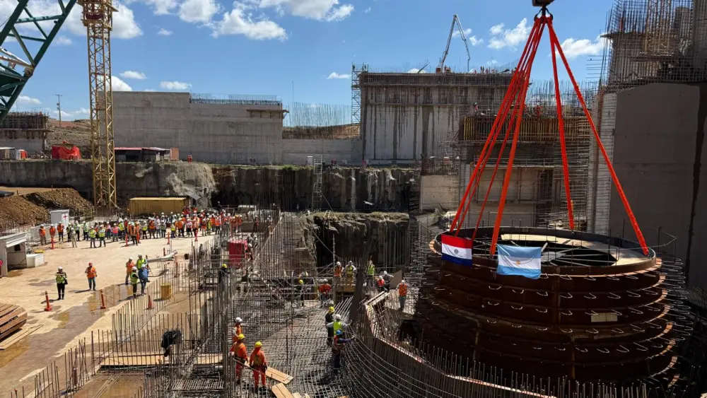 La ampliación de Aña Cuá suma un nuevo avance con una pieza clave de la turbina uno